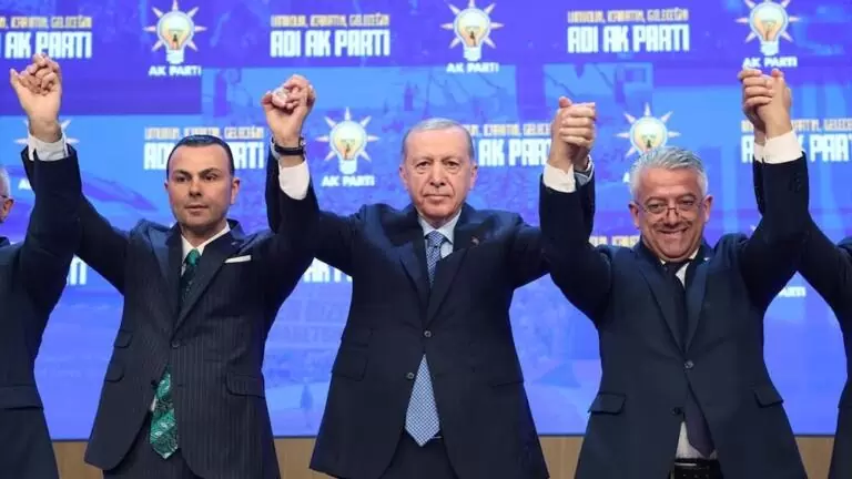 İkiside AKP’ye Geçiyor