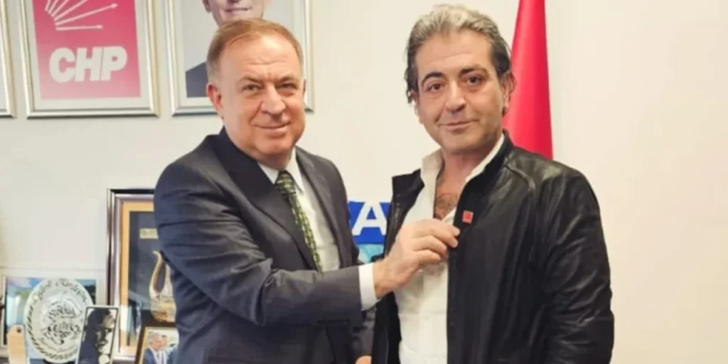 Jüriliği bırakıp siyasete atıldı.Bakın hemde hangi partiden