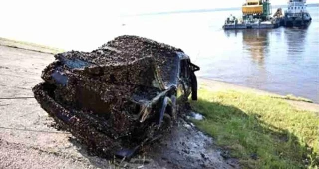 Yaklaşık 12 sene önce bir kaza sonucu araç denize uçtu