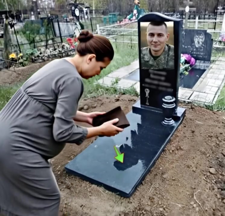 Hamile bir kadın kocasının mezarına uğradı