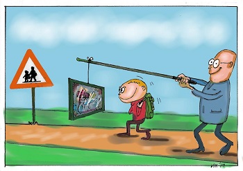 Karı koca tarladan dönüyordu.