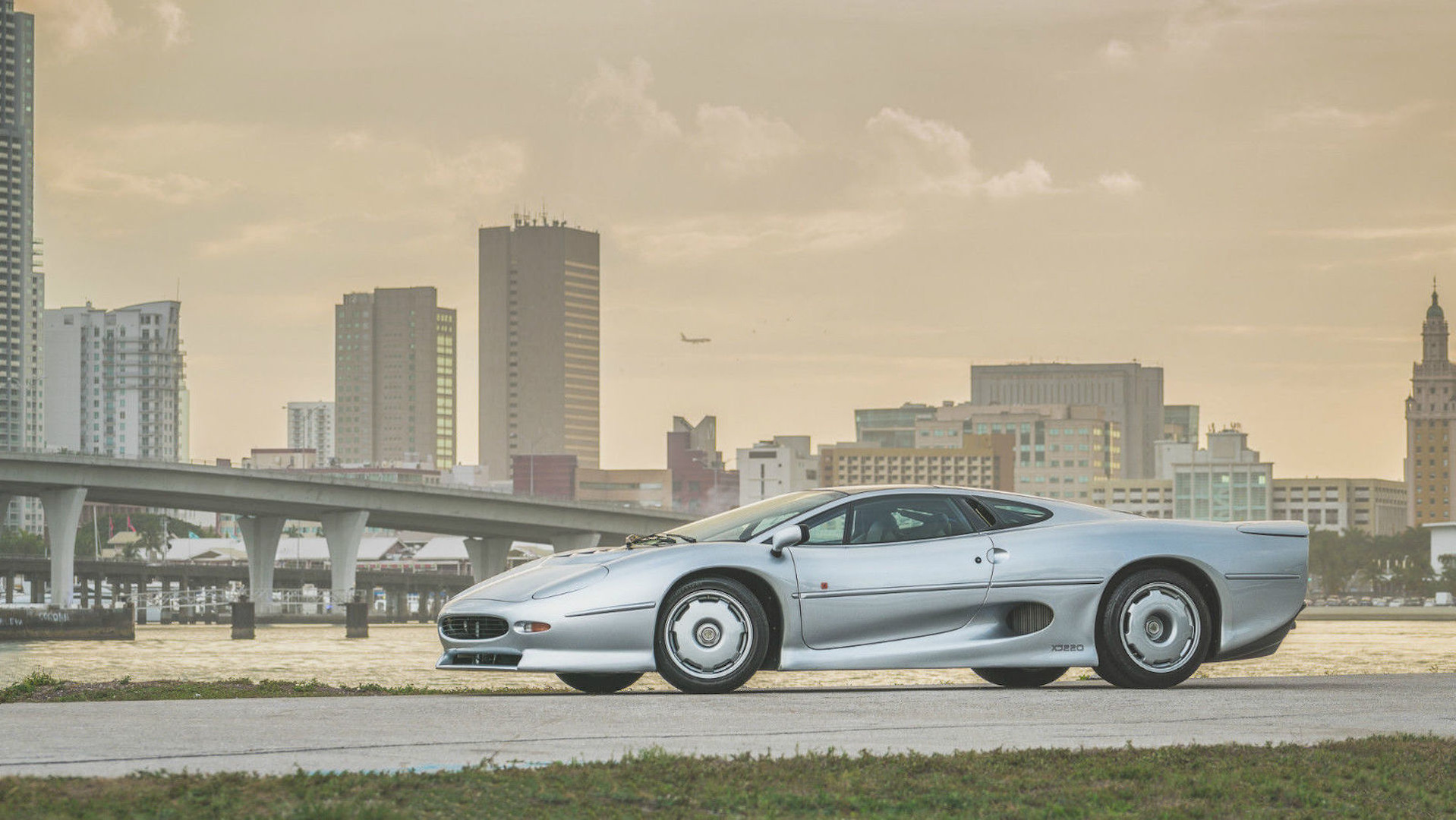 Polis sokakta adını ve adresini hatırlayamayan garip yaşlı bir adamı buldu
