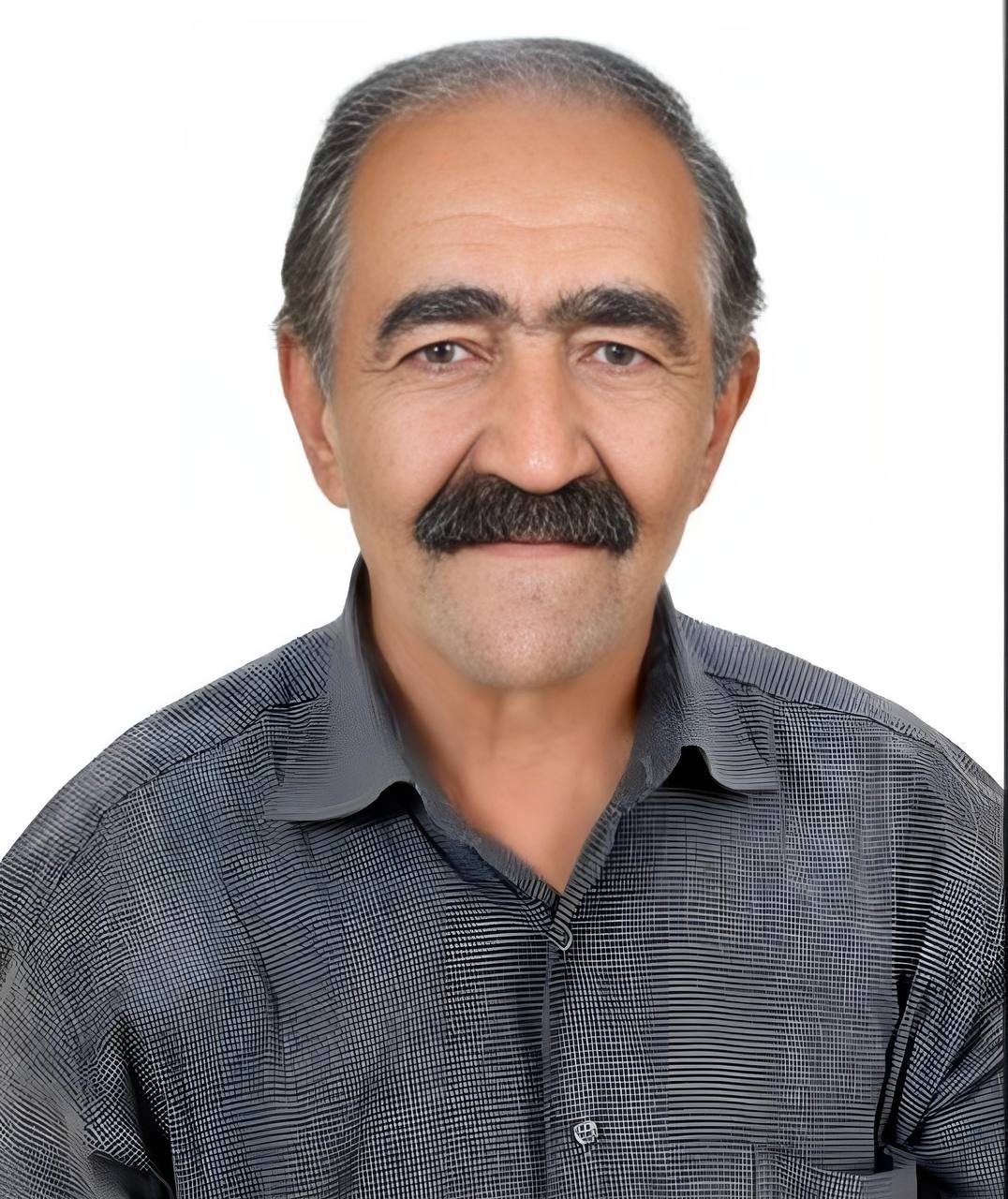 emekli öğretmen mezar taşını hazırladı