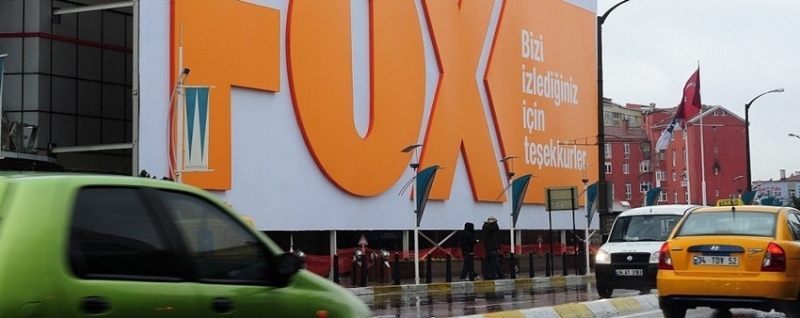 Beni otele götürdü