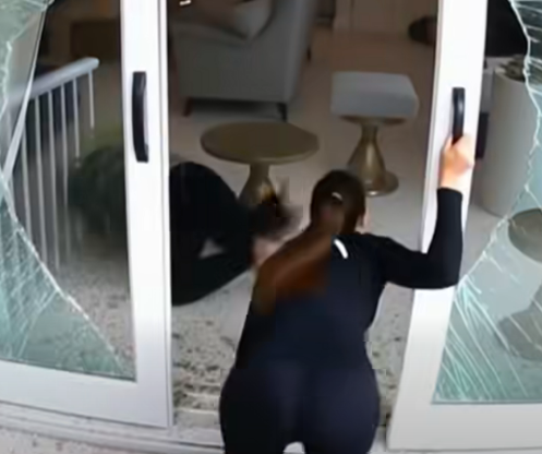 Sessiz bir tatil için malikaneme döndüğümde,