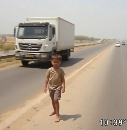 Bir polis memuru otoyolda