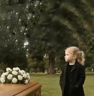 Mezarlıkta, kardeşim beni mezar taşına doğru ittirdi