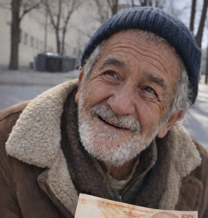 Her gün işe giderken yolumun üzerinde oturan