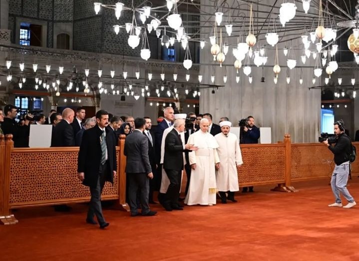 Papa Camide Bakın Ne Yaptı KİMSE BEKLEMİYORDU