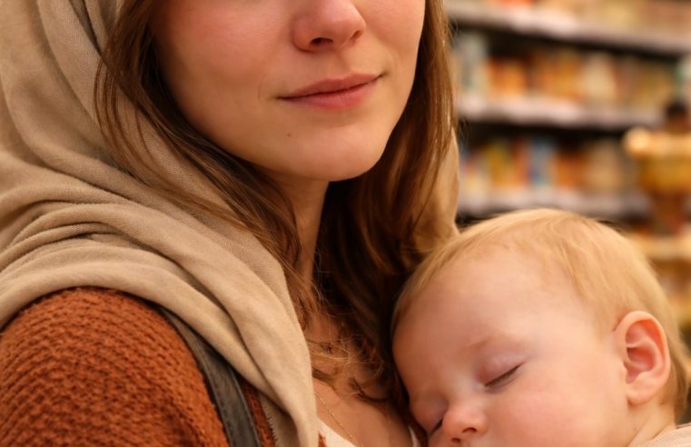 Saat durmuş gibiydi