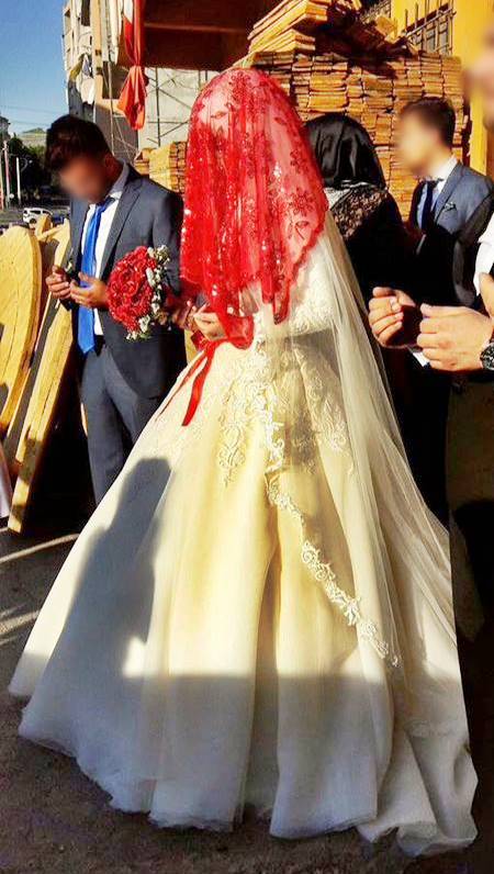 Bir benzin istasyonunda gece