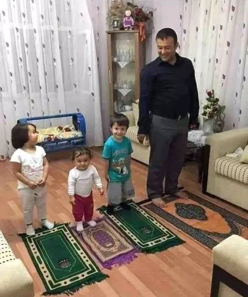 geri döndüğünü görüyor