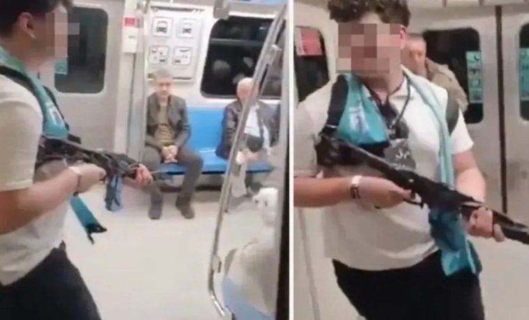 metrodaki insanlara doğrulttu