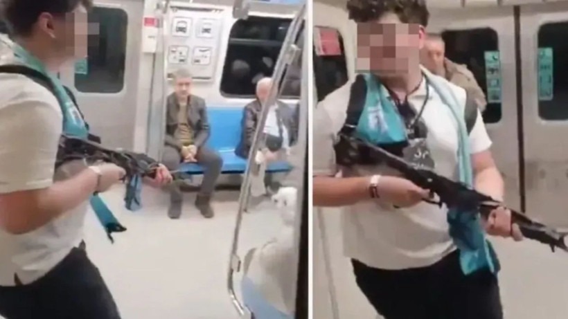 metrodaki insanlara doğrulttu