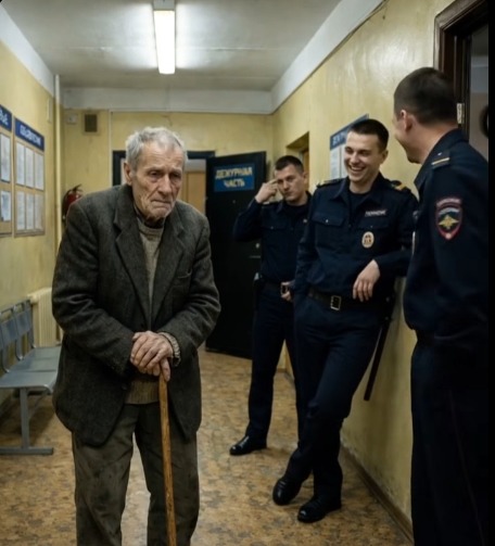 Polis karakolunda 80 yaşındaki bir adama