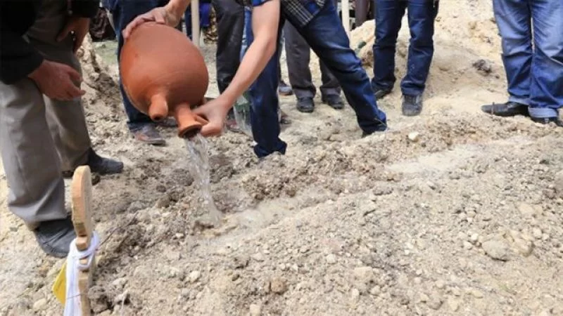 Mezara Neden Su Dökülür