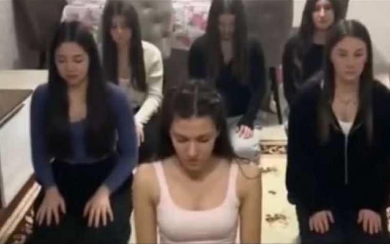 Namazla dalga geçmişlerdi