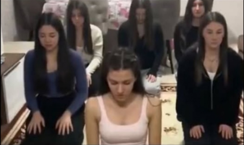 Namazla dalga geçmişlerdi