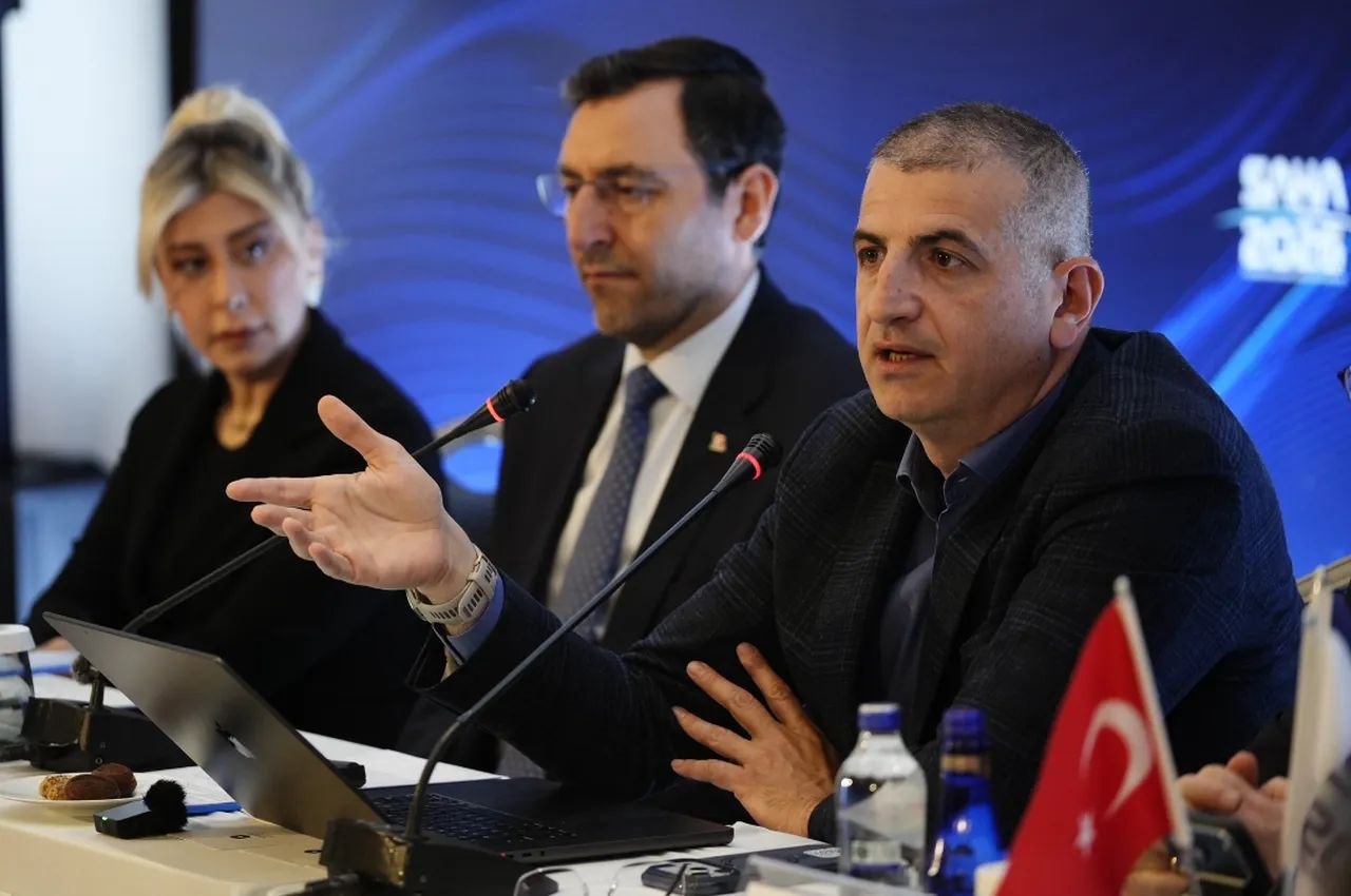 Kimliğini Açıkladığında Karakol Buz Kesti