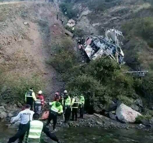 Otobüs uçuruma düştükten sonra