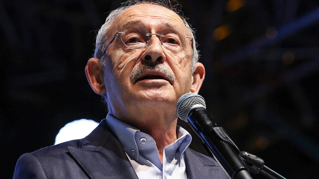 Sinirden çıldırdı.