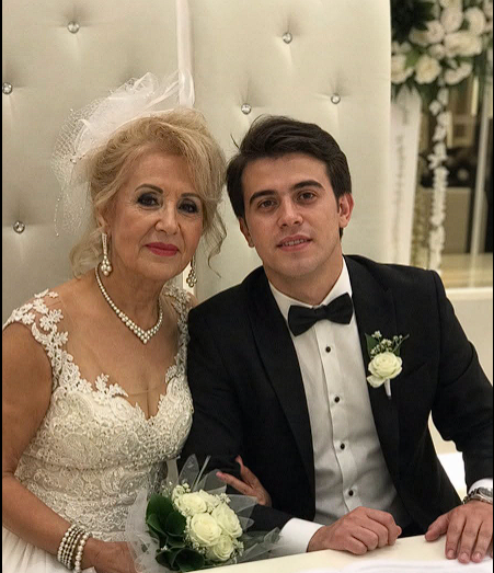Yirmi beş yaşındaydım ve hayatım boyunca hiç sahip olmadığım kadar büyük bir borcun içindeydim.